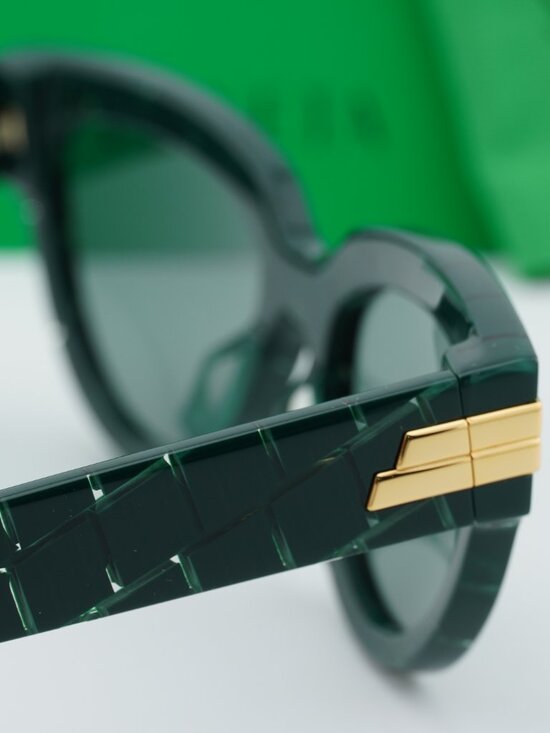 Bottega Veneta BV1035S 004 Cat Eye Sunglasses - Green / Green main image 10